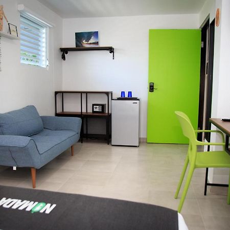 Nomada Beach Hostel- Isla Verde Сан-Хуан Екстер'єр фото