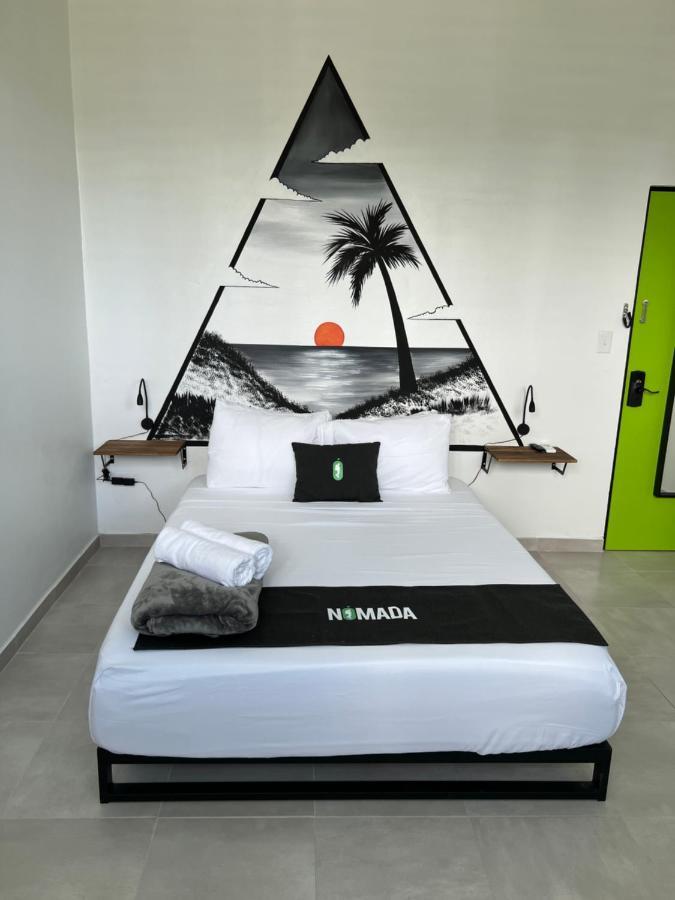 Nomada Beach Hostel- Isla Verde Сан-Хуан Екстер'єр фото