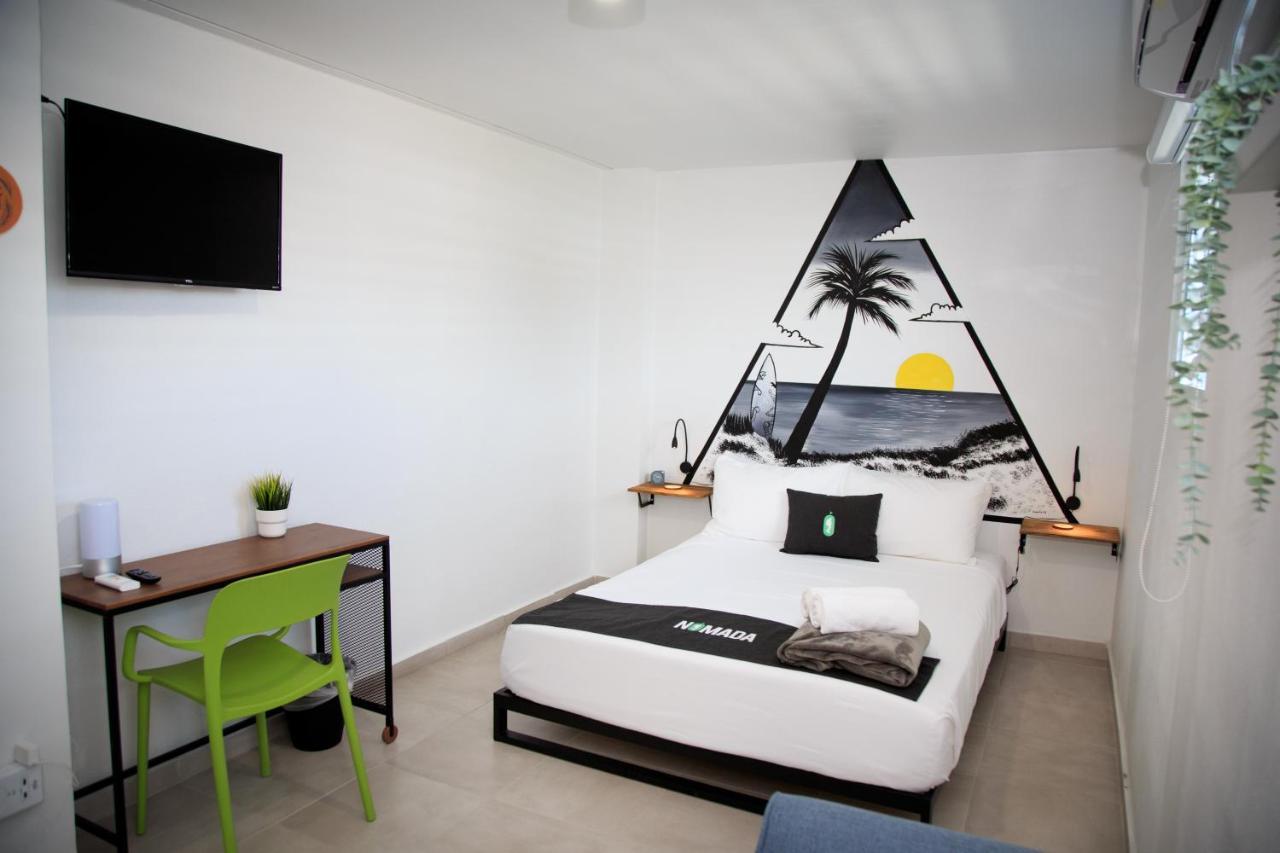 Nomada Beach Hostel- Isla Verde Сан-Хуан Екстер'єр фото