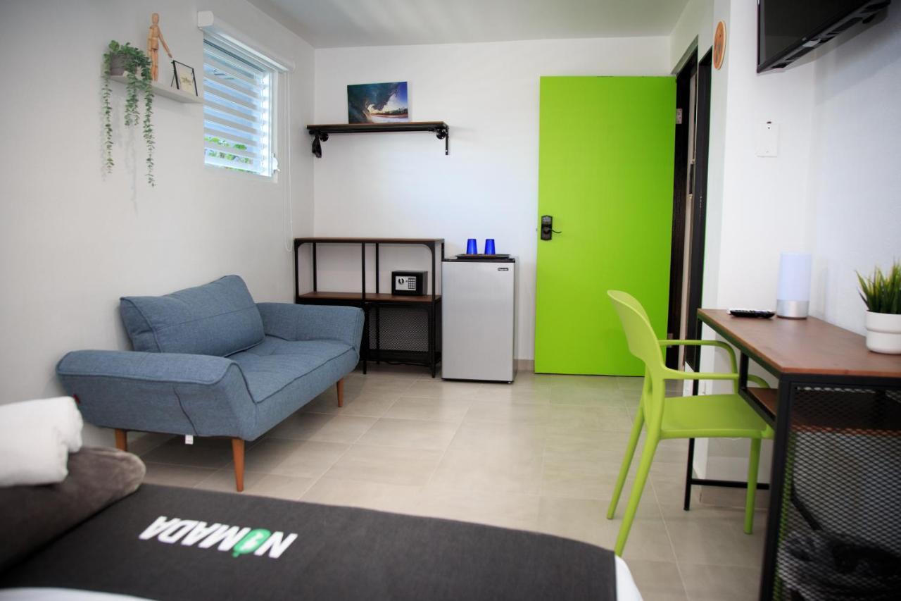 Nomada Beach Hostel- Isla Verde Сан-Хуан Екстер'єр фото