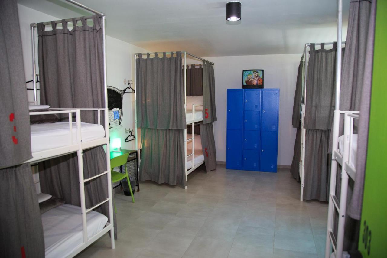 Nomada Beach Hostel- Isla Verde Сан-Хуан Екстер'єр фото
